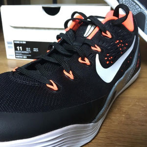 Kobe IX Em (2014) "Laser Crimson". Mens size 11.